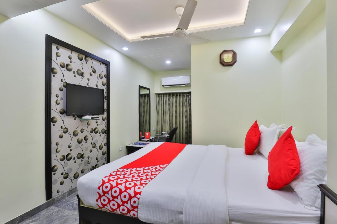 Oyo 17117 Hotel Rainbow Vadodara Exterior photo